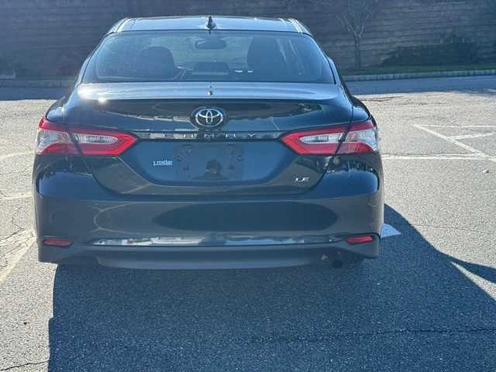 2019 Toyota Camry LE photo 3