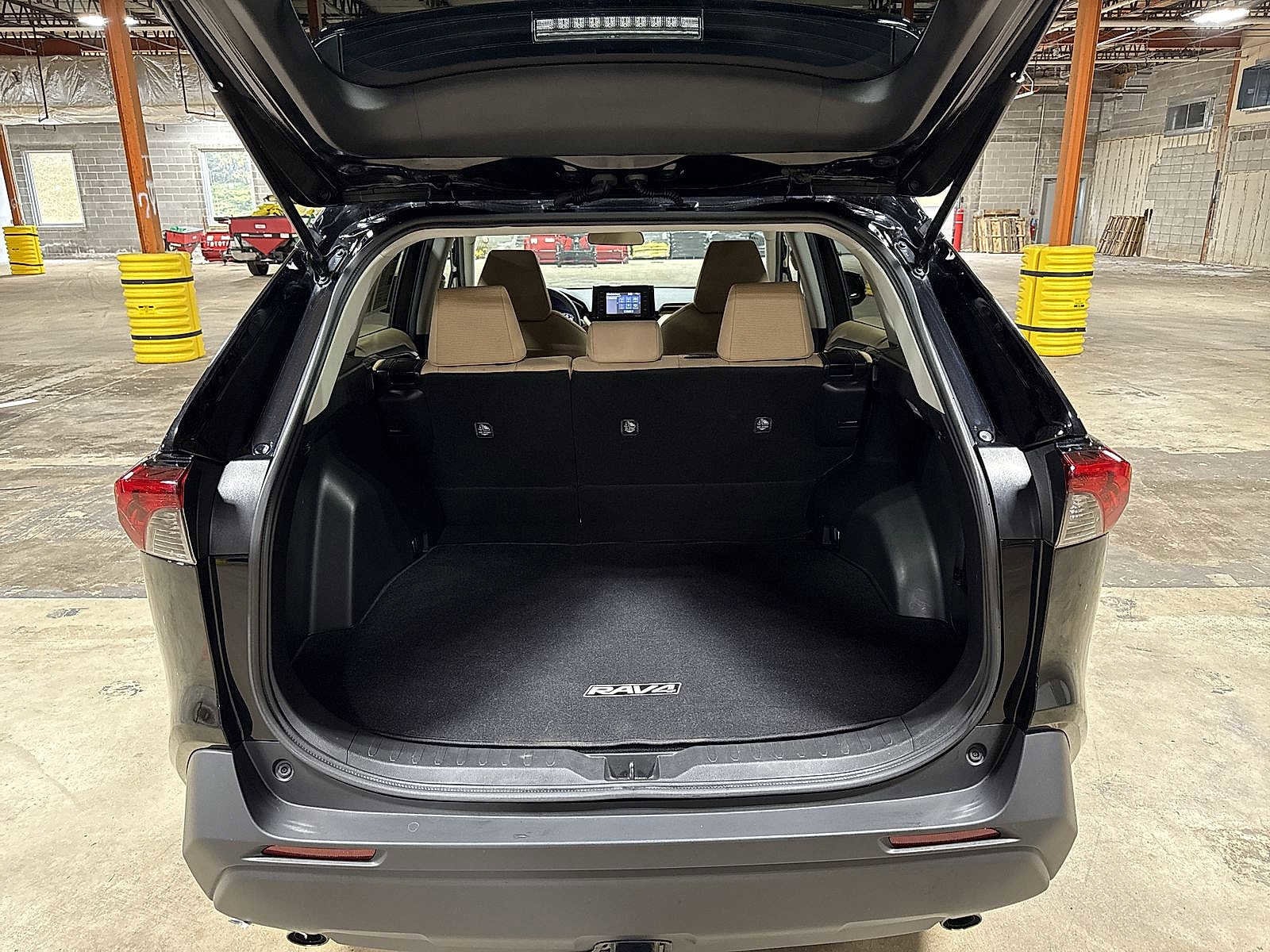 Thumbnail: 2021 Toyota RAV4 - 11