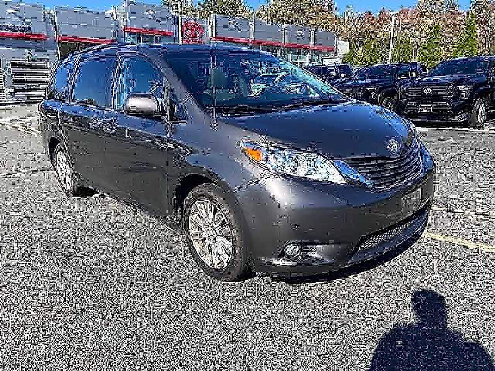 Thumbnail: 2013 Toyota Sienna - 3