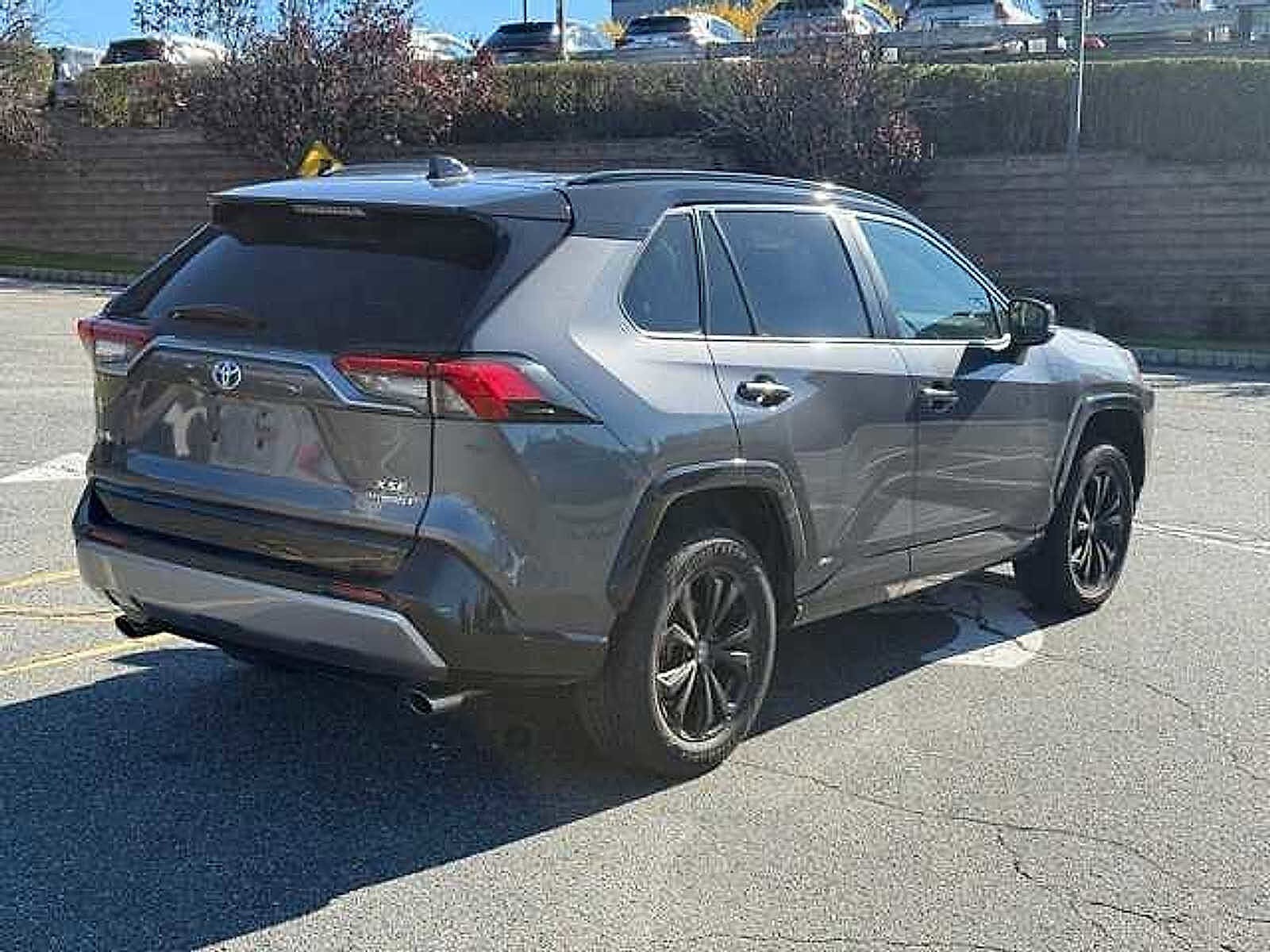 2022 Toyota RAV4 Hybrid XSE photo 3