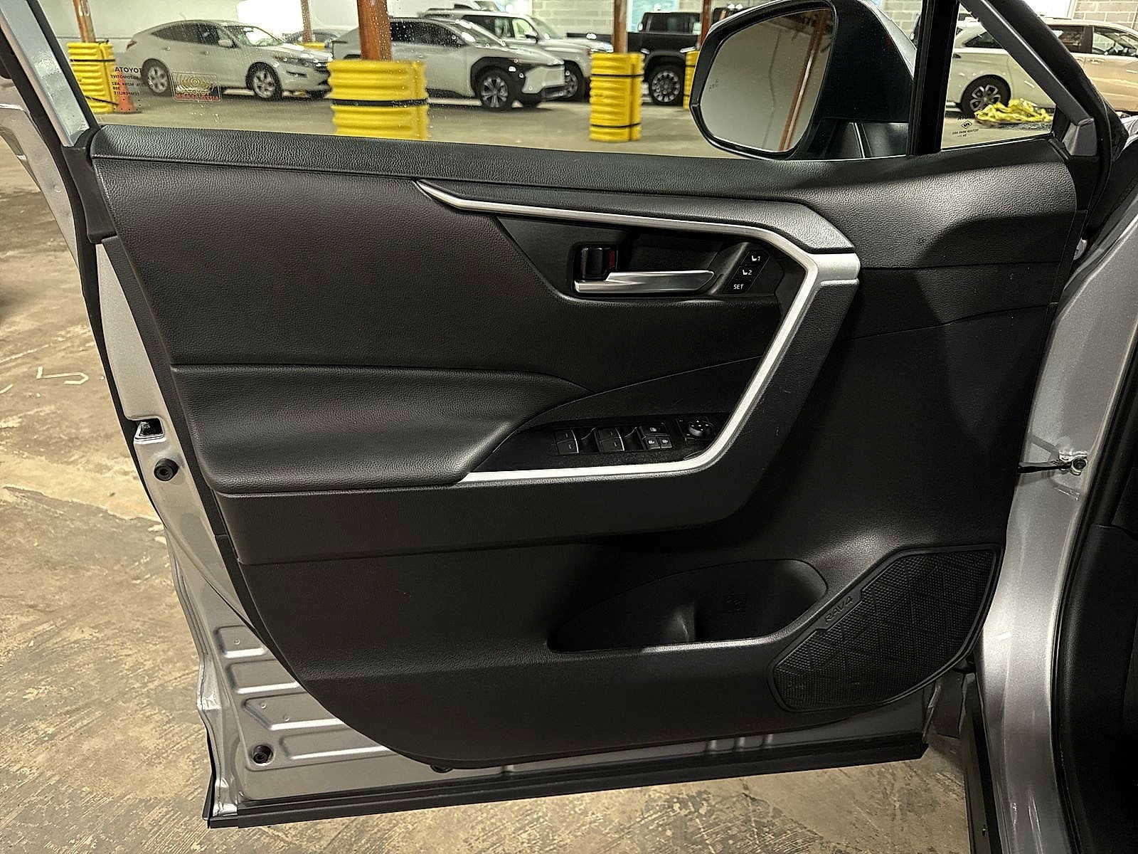 Thumbnail: 2025 Toyota RAV4 - 31