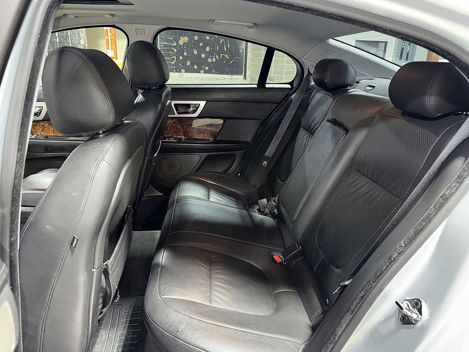 Thumbnail: 2009 Jaguar XF - 16