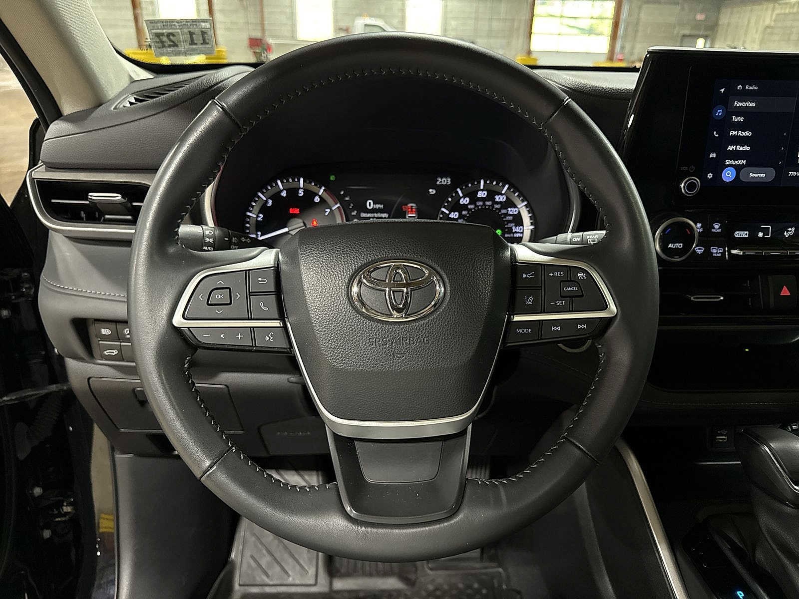 Thumbnail: 2023 Toyota Highlander - 19