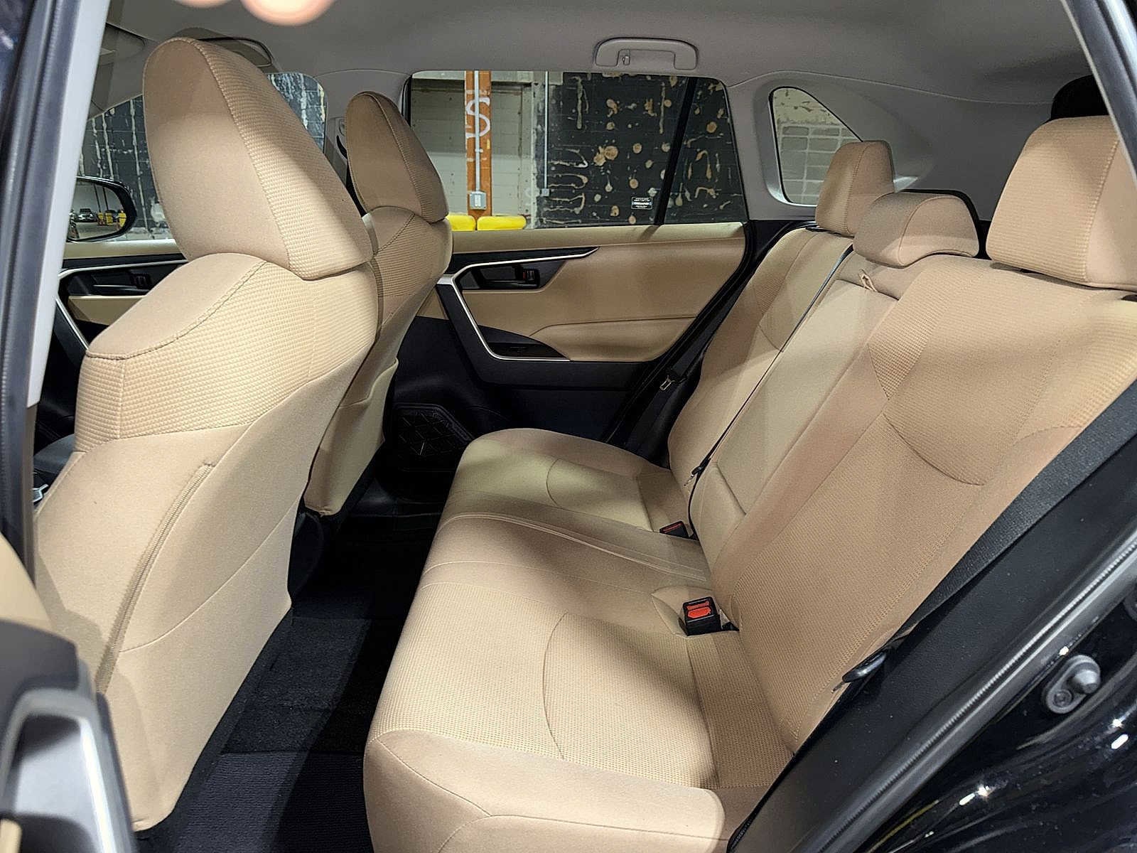 Thumbnail: 2021 Toyota RAV4 - 17