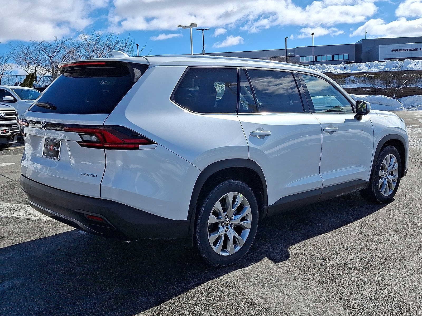 Thumbnail: 2026 Toyota Grand Highlander - 12