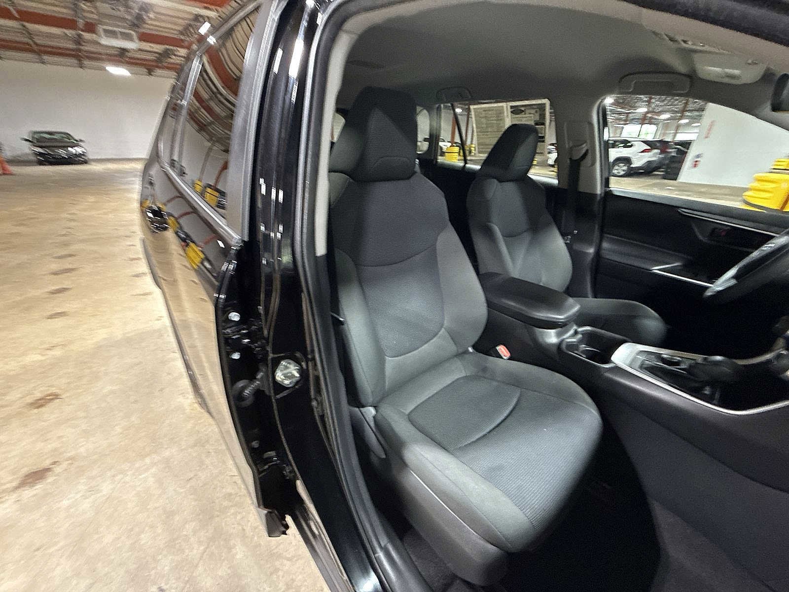 Thumbnail: 2022 Toyota RAV4 - 16