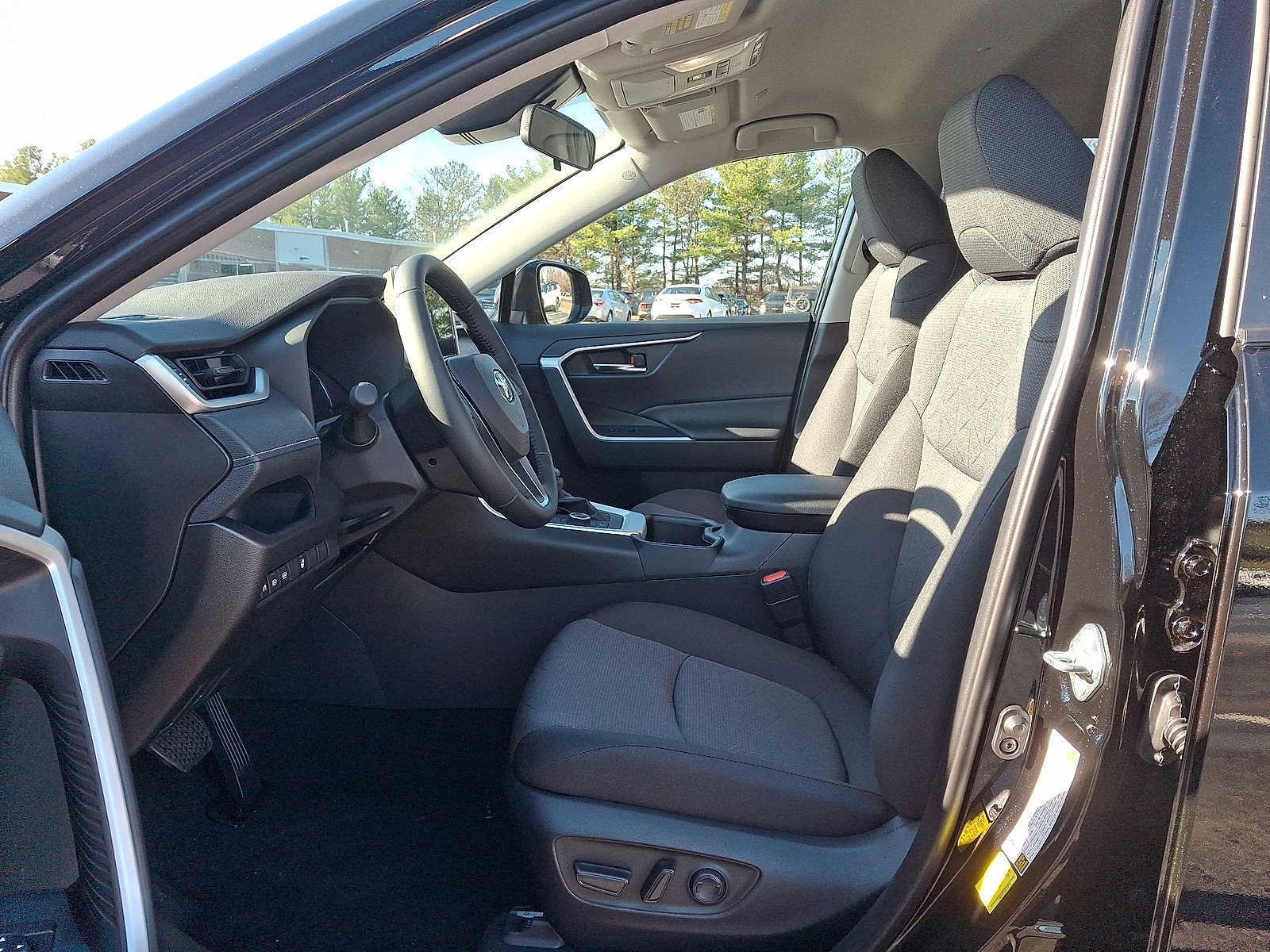 Thumbnail: 2025 Toyota RAV4 - 14