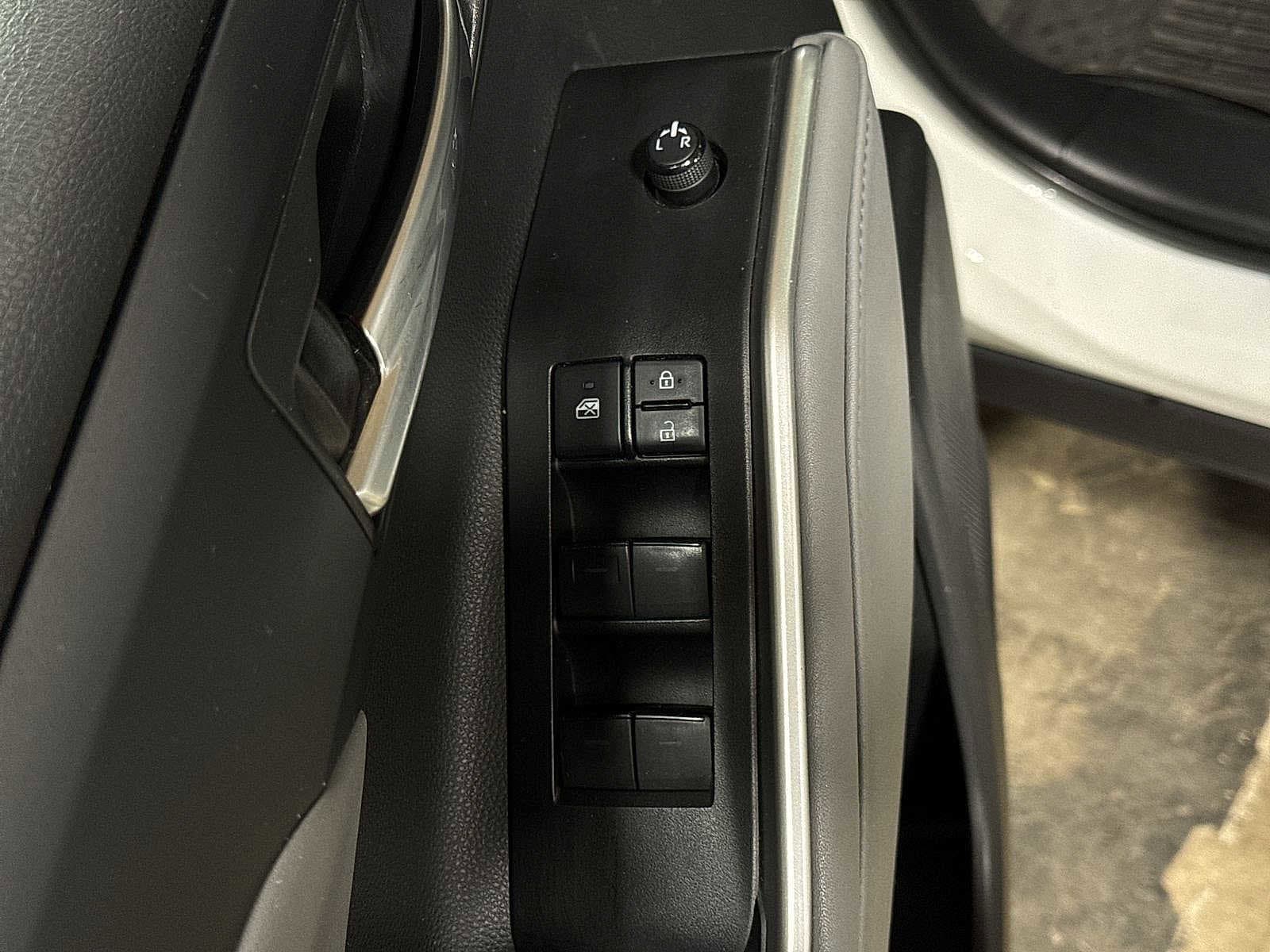 Thumbnail: 2021 Toyota Highlander - 23