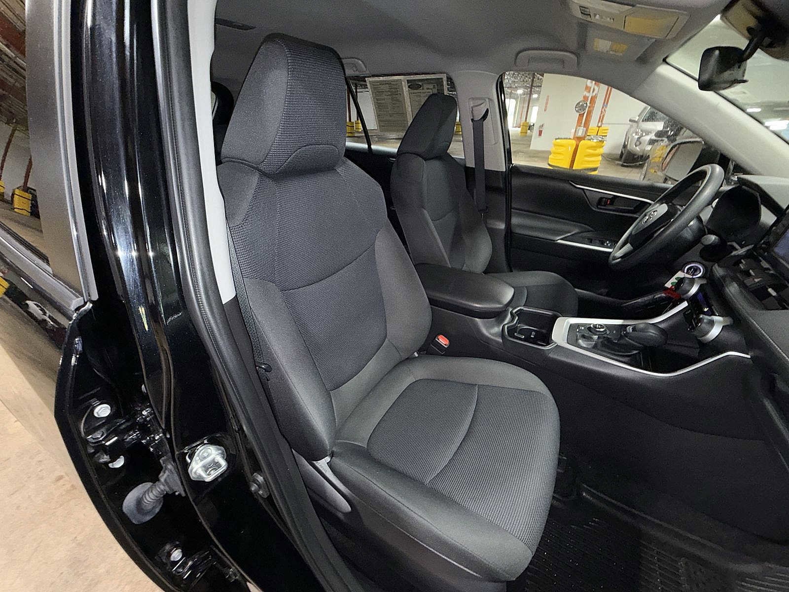 Thumbnail: 2022 Toyota RAV4 - 16