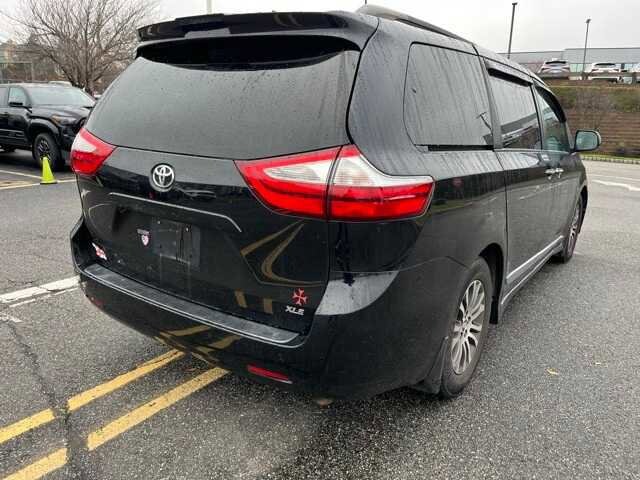 2018 Toyota Sienna XLE photo 4