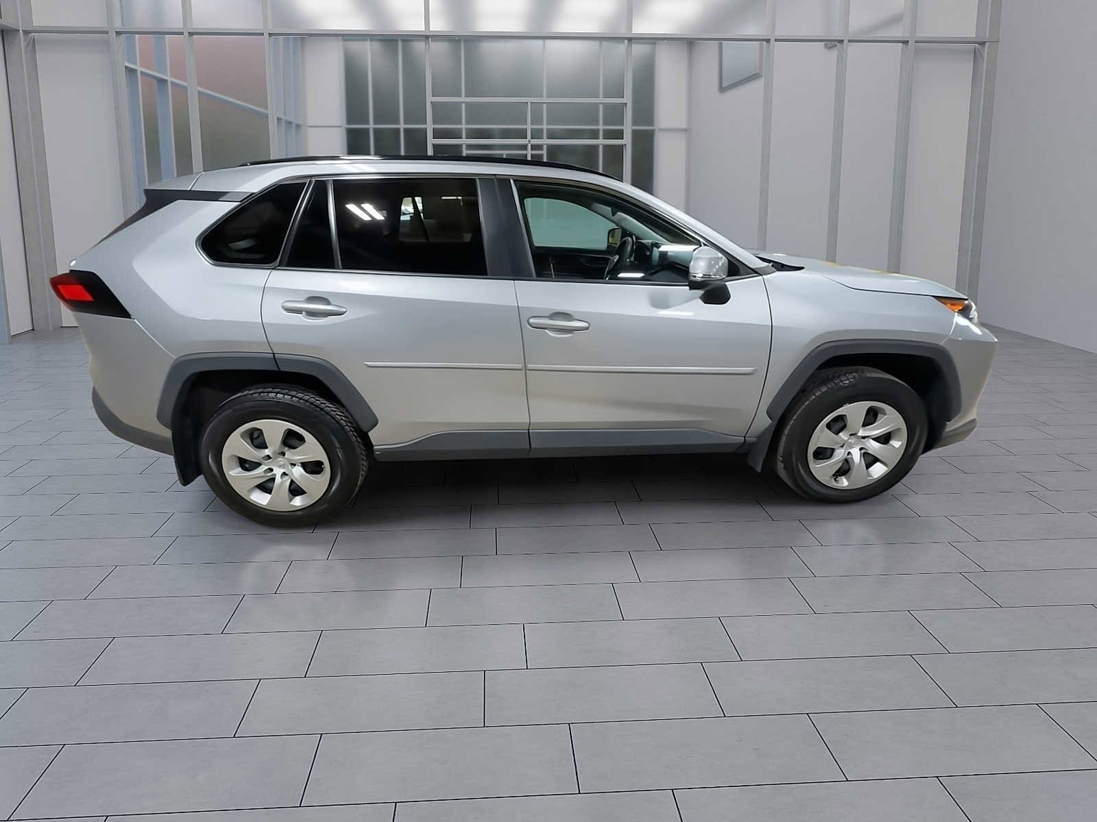 Thumbnail: 2019 Toyota RAV4 - 9