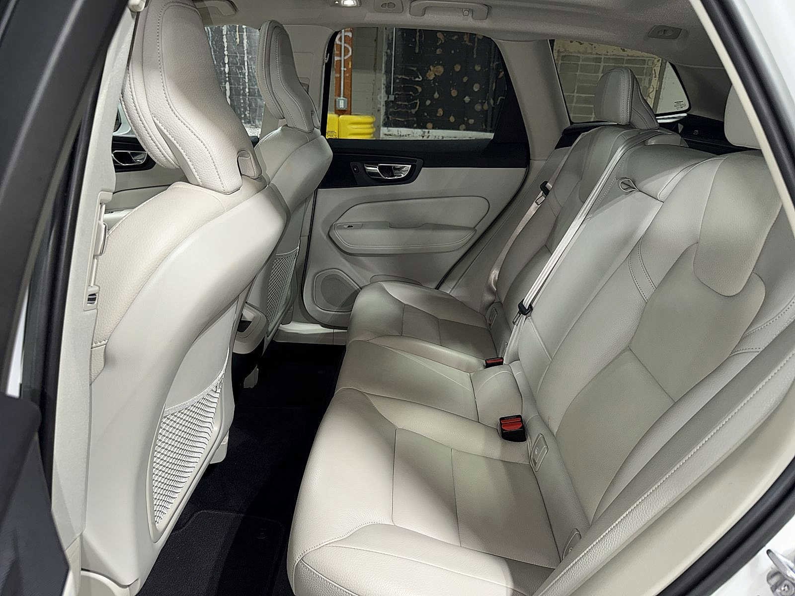 Thumbnail: 2023 Volvo XC60 - 17