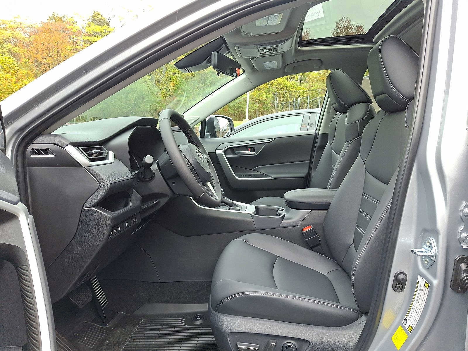 Thumbnail: 2025 Toyota RAV4 - 14