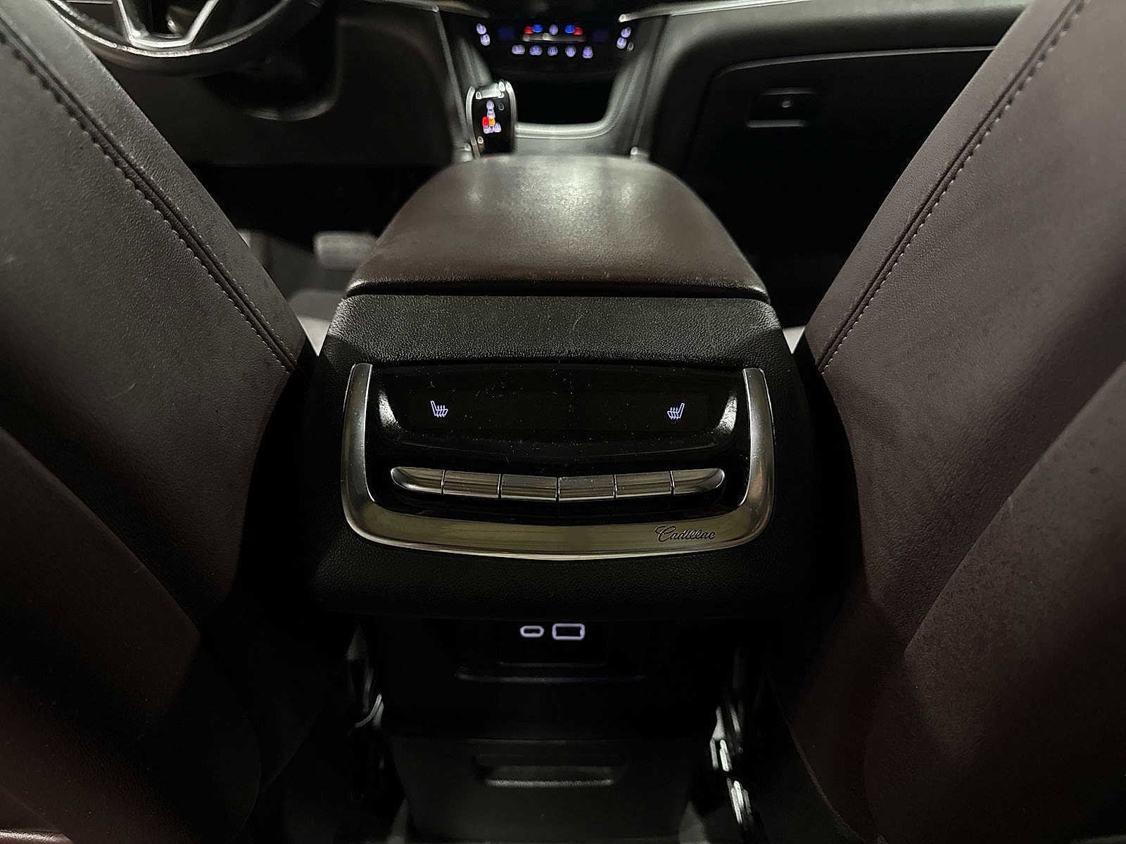 Thumbnail: 2021 Cadillac XT6 - 31