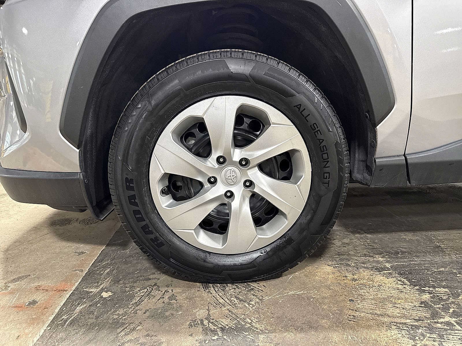 2023 Toyota RAV4 LE - Photo 10
