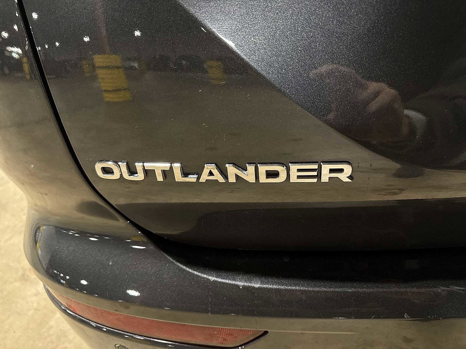 Thumbnail: 2024 Mitsubishi Outlander - 28