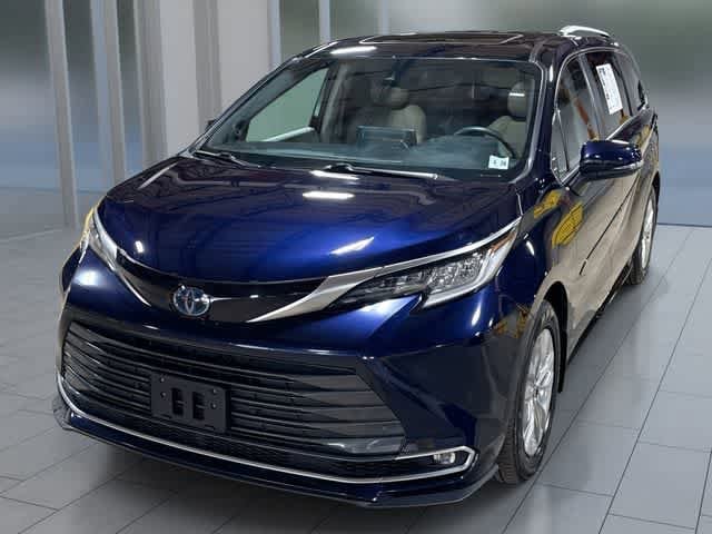 Thumbnail: 2023 Toyota Sienna - 1