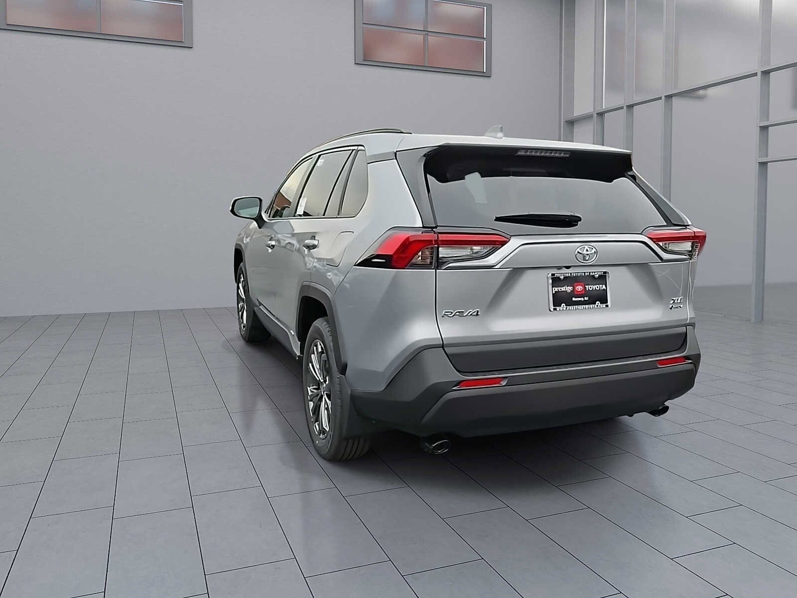 Thumbnail: 2025 Toyota RAV4 - 9