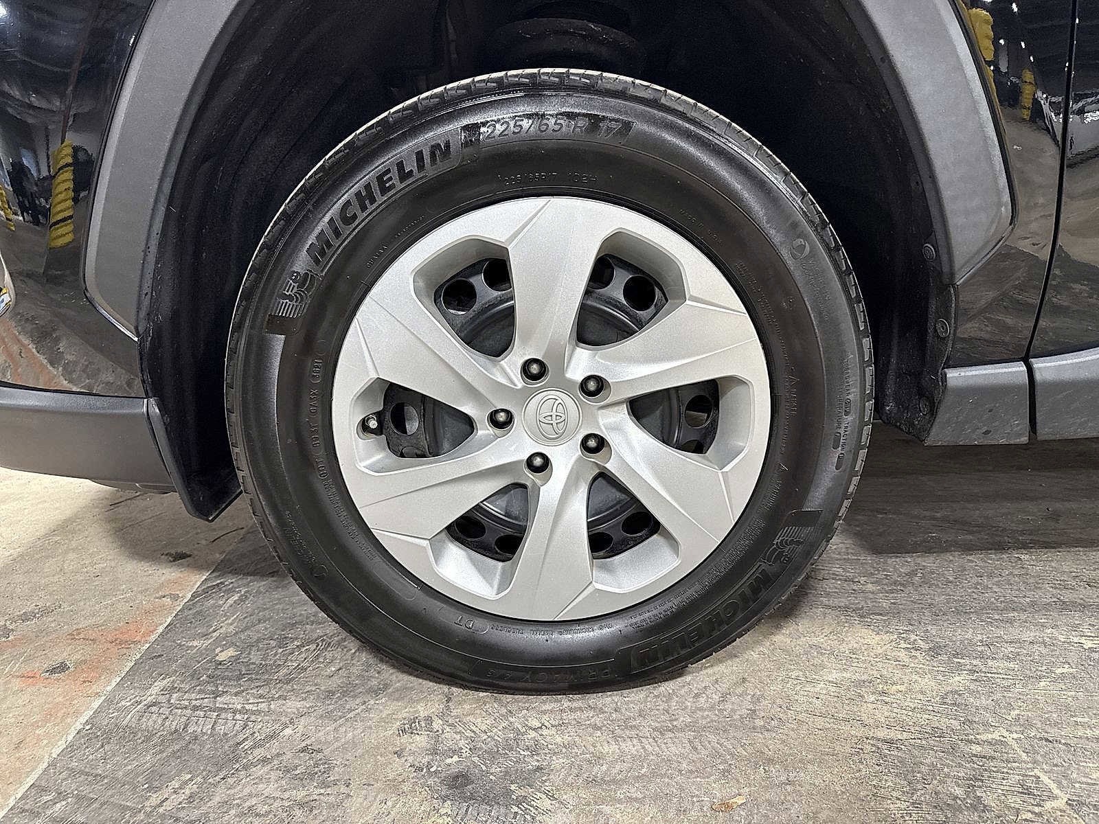 Thumbnail: 2021 Toyota RAV4 - 10