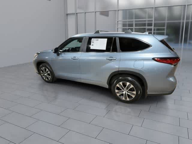 Thumbnail: 2023 Toyota Highlander - 6