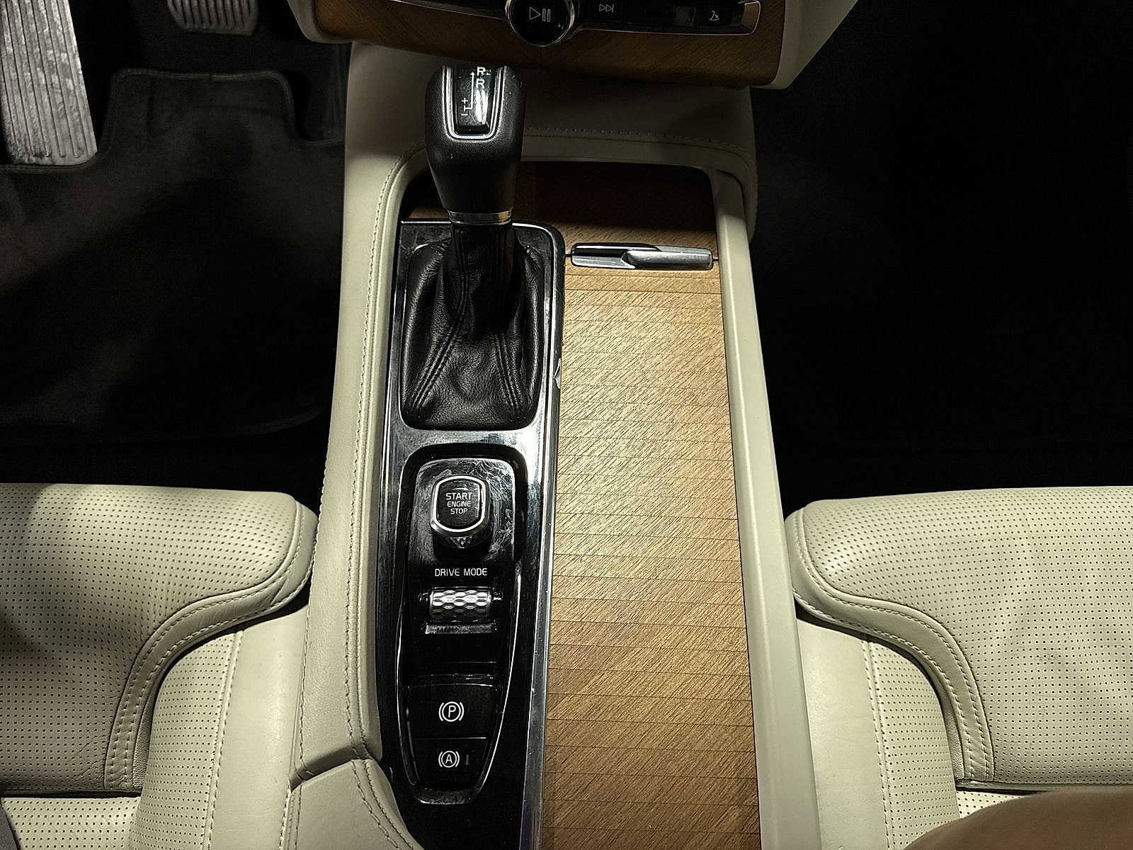 Thumbnail: 2018 Volvo XC90 - 32