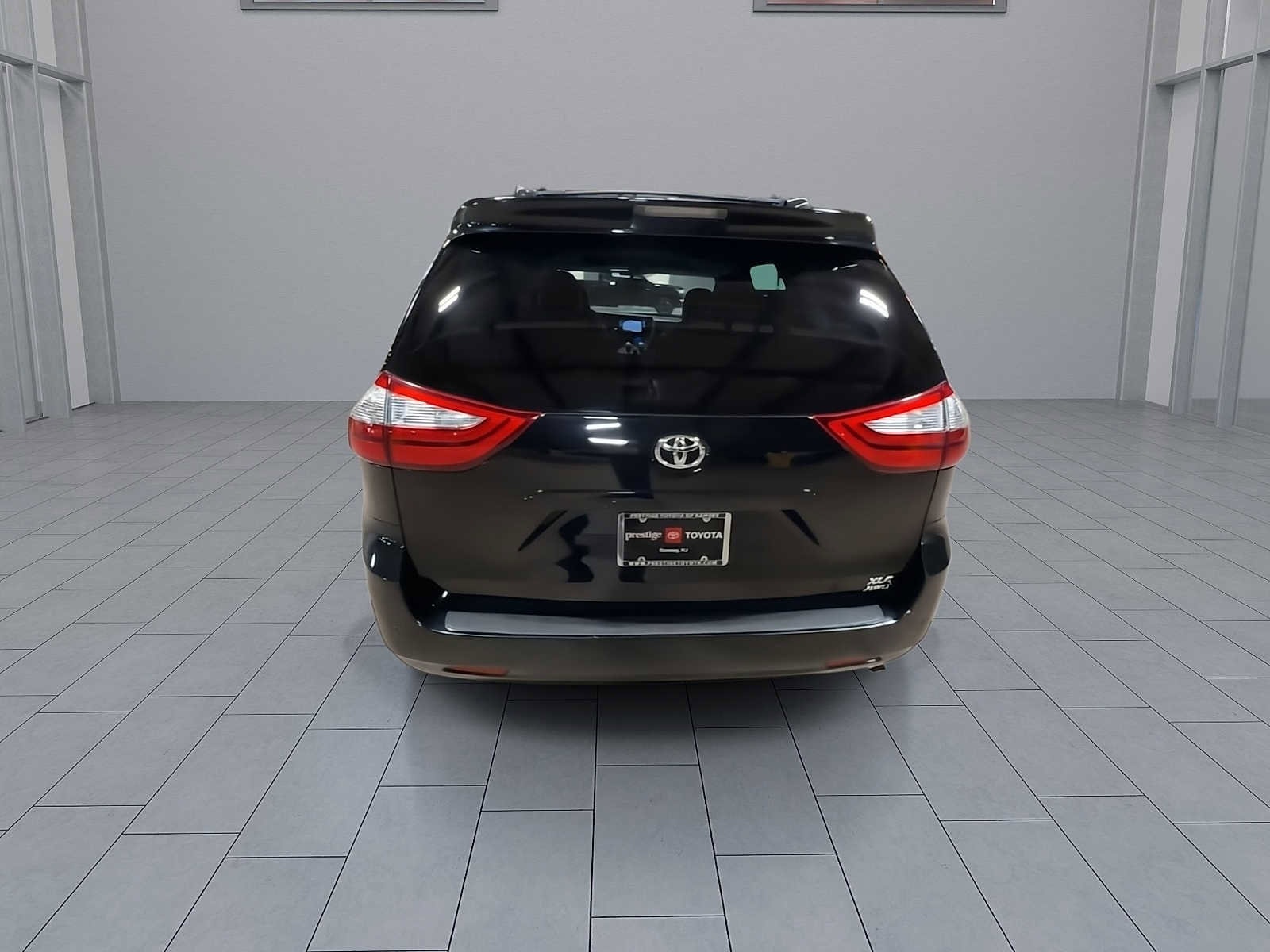 View vehicle photo 7