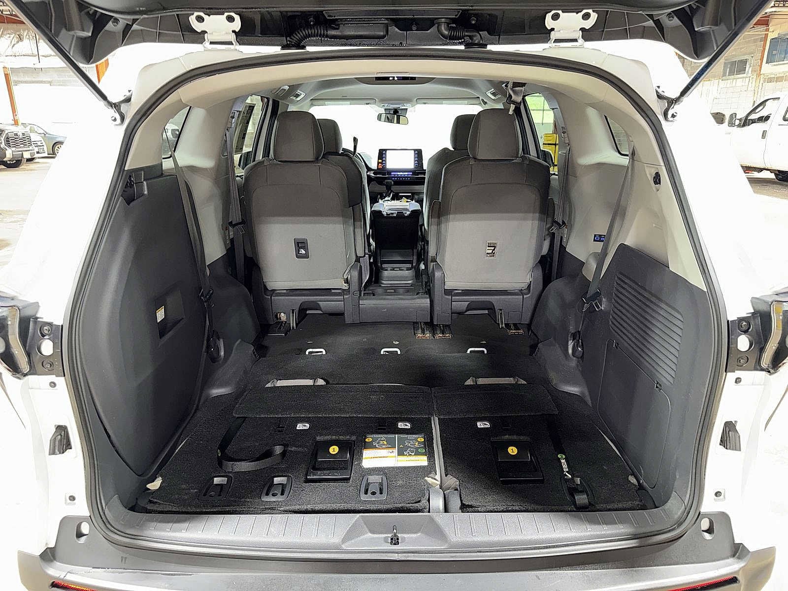 Thumbnail: 2021 Toyota Sienna - 11