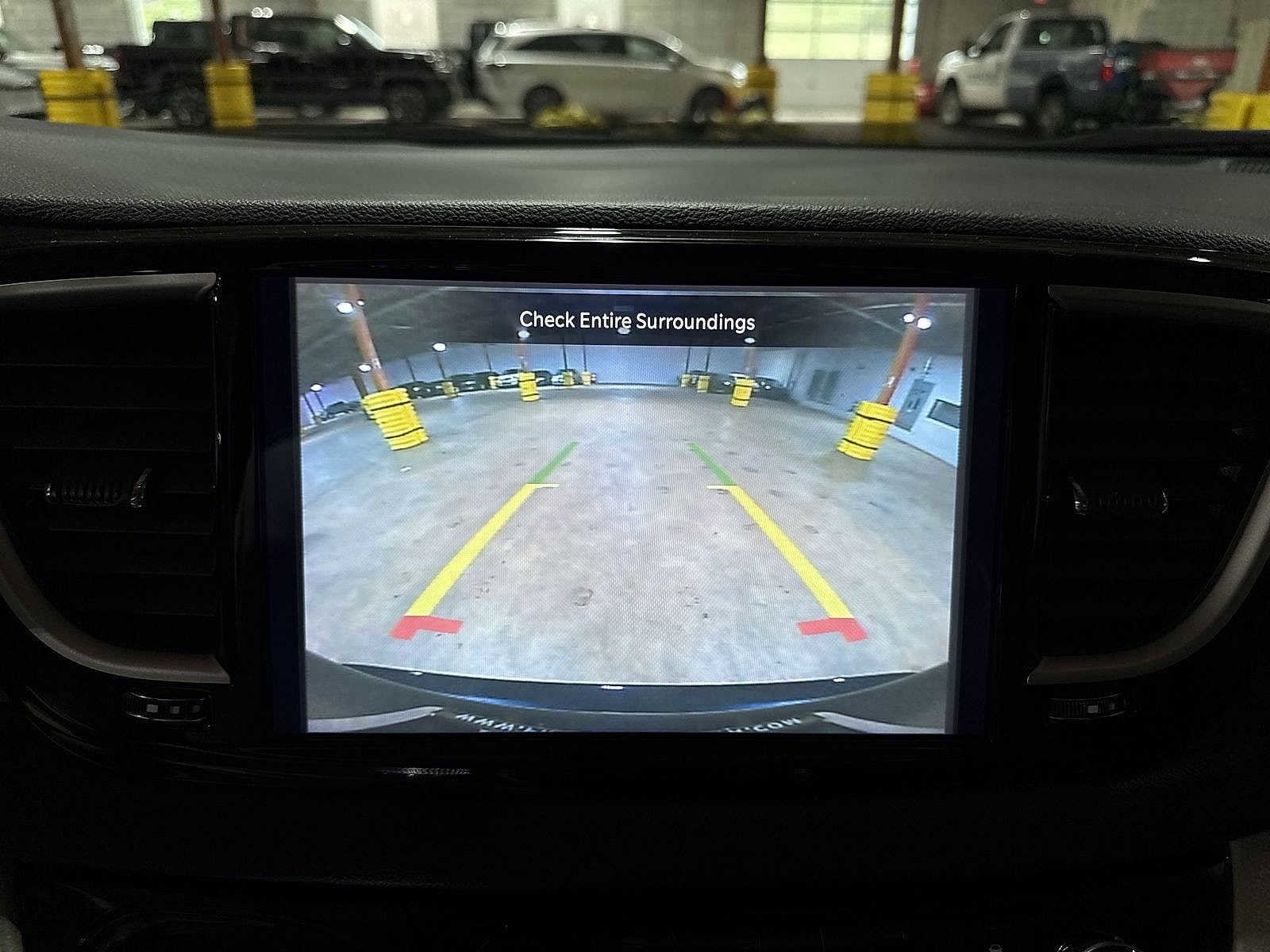 Thumbnail: 2023 Chrysler Pacifica - 24