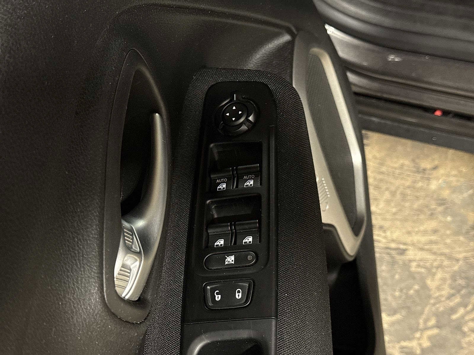 Thumbnail: 2021 Jeep Renegade - 23