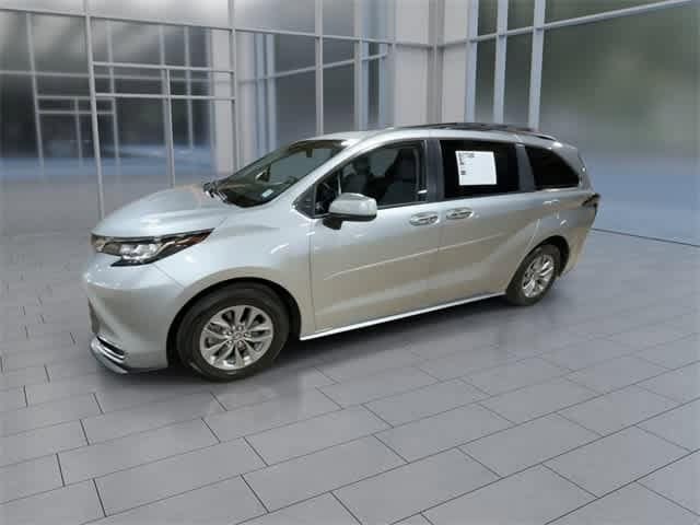 Thumbnail: 2022 Toyota Sienna - 4
