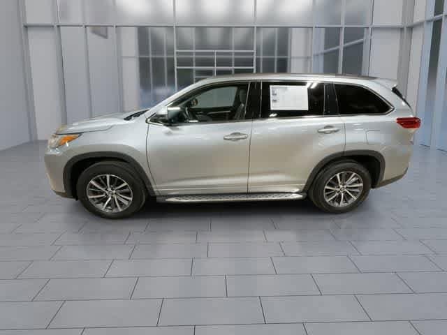 Thumbnail: 2017 Toyota Highlander - 5