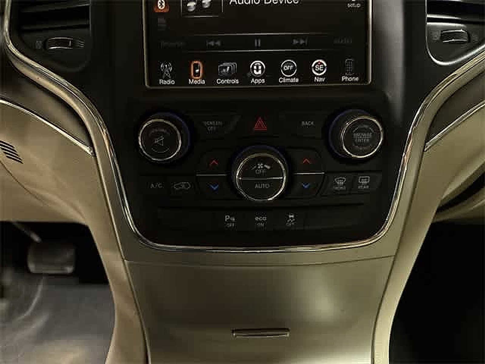 Thumbnail: 2015 Jeep Grand Cherokee - 36