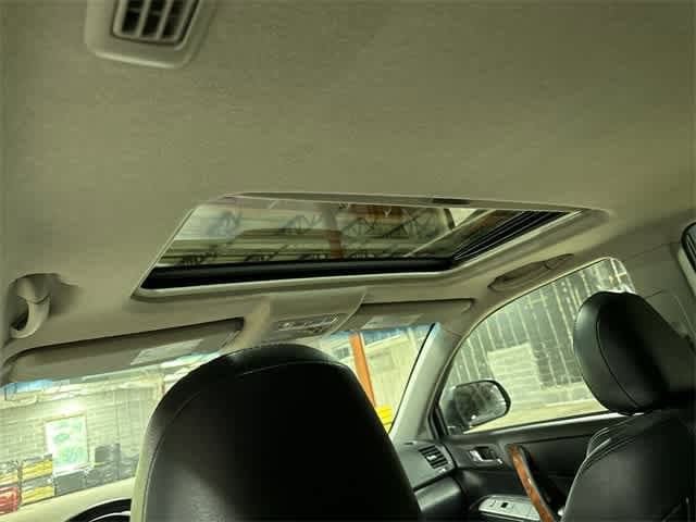 2012 Toyota Highlander Limited 24