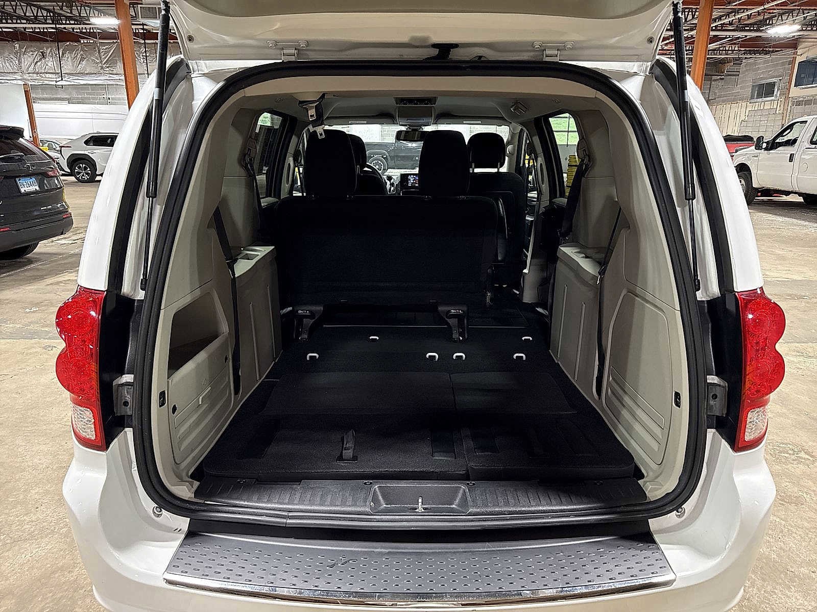 Thumbnail: 2019 Dodge Grand Caravan - 11