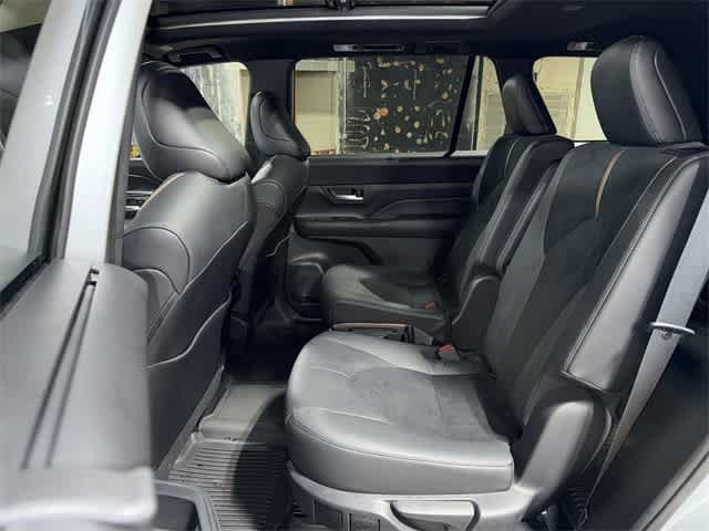 2024 Toyota Grand Highlander Platinum 17