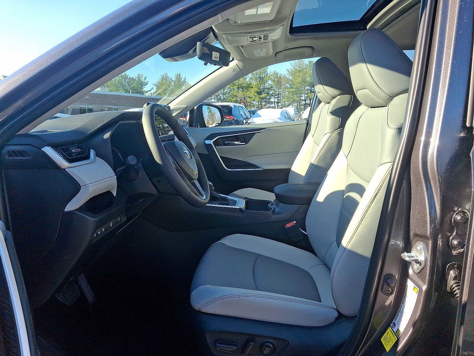 Thumbnail: 2025 Toyota RAV4 - 14