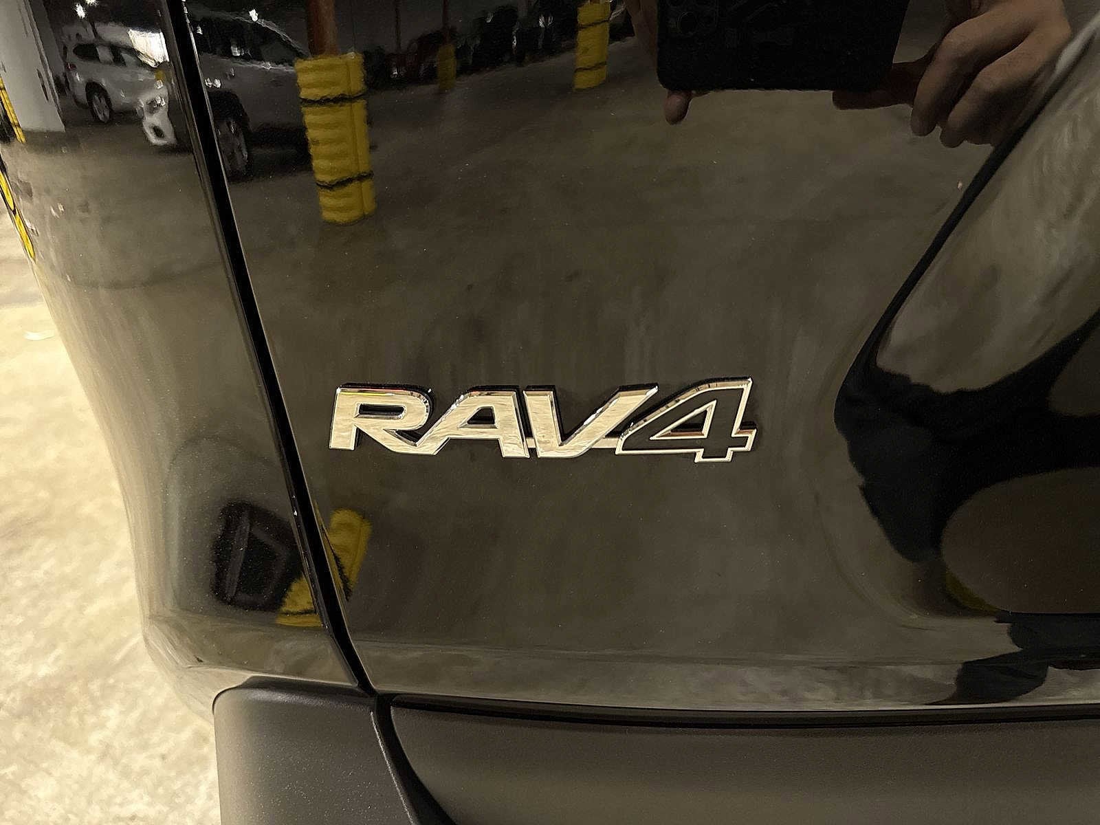 Thumbnail: 2023 Toyota RAV4 - 25