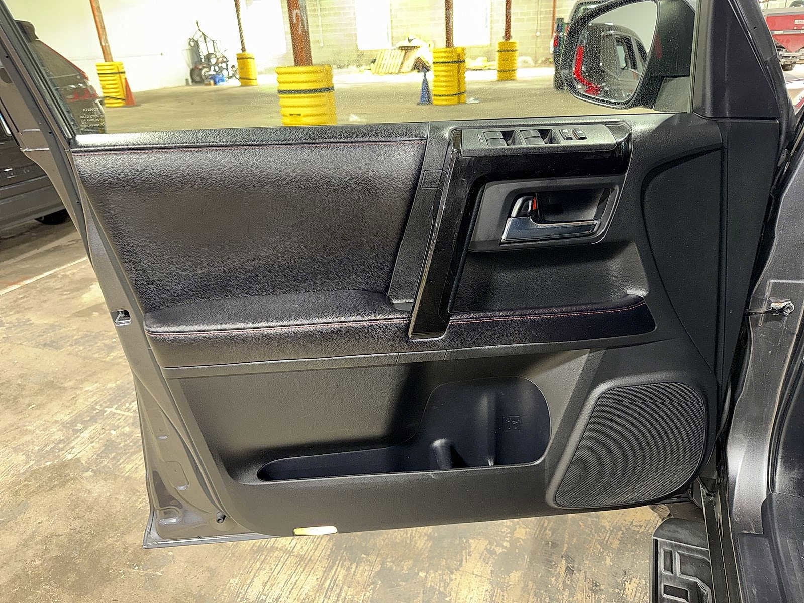 Thumbnail: 2017 Toyota 4Runner - 30