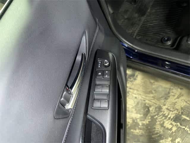 2021 Toyota Venza LE 22