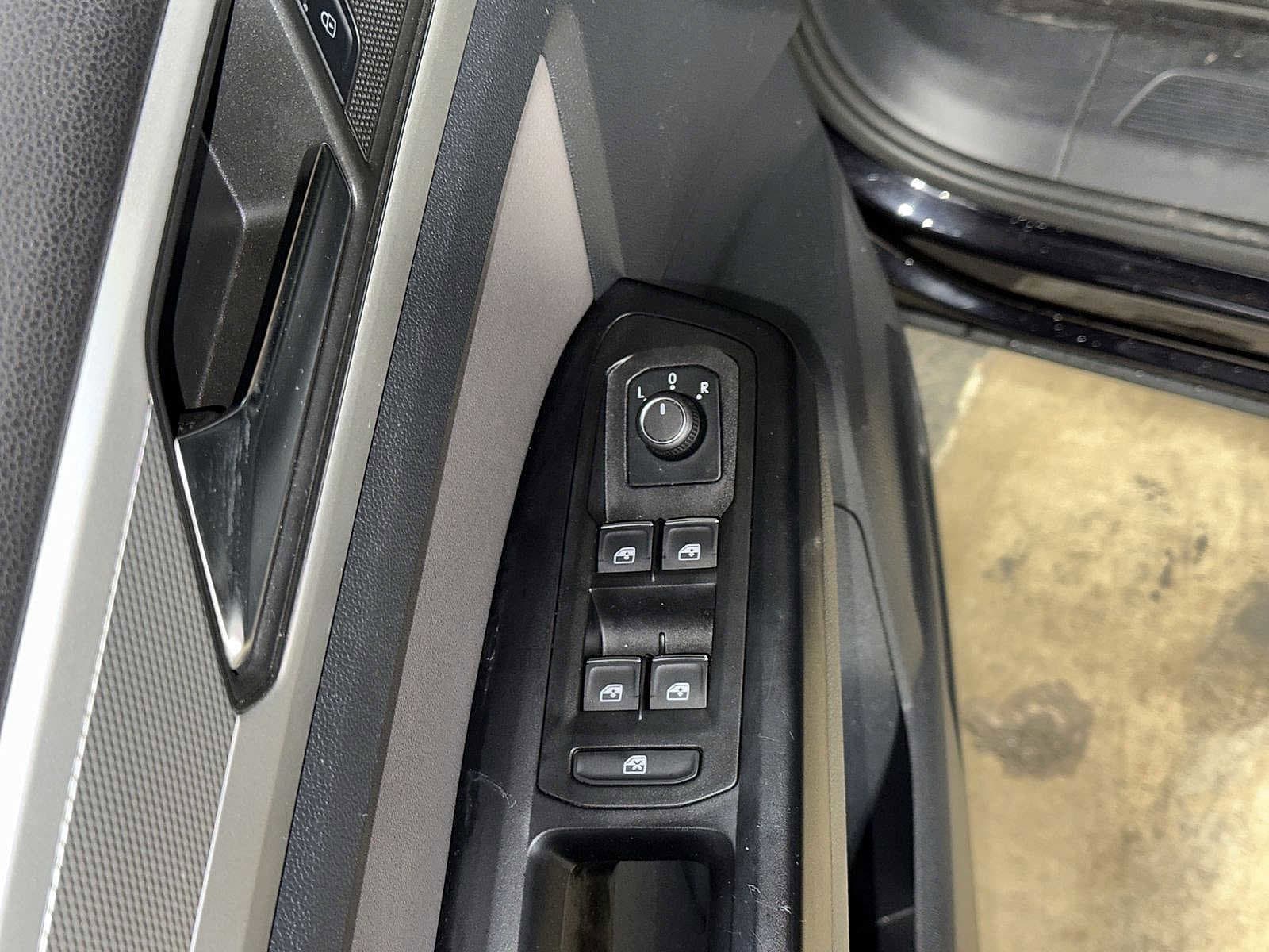 Thumbnail: 2021 Volkswagen Atlas - 22