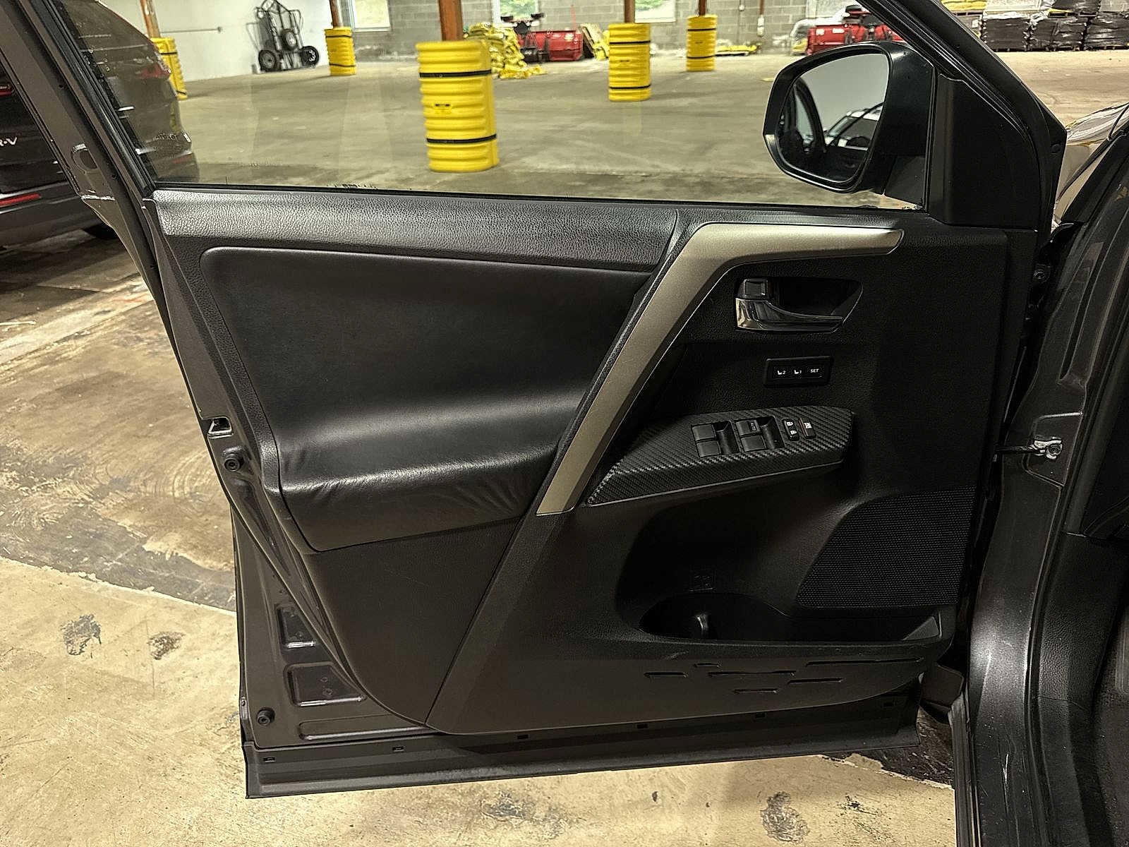 Thumbnail: 2015 Toyota RAV4 - 30