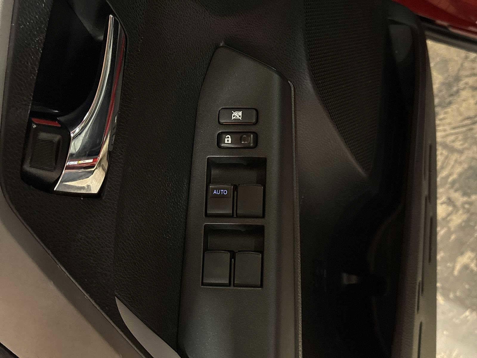 Thumbnail: 2017 Toyota RAV4 - 22