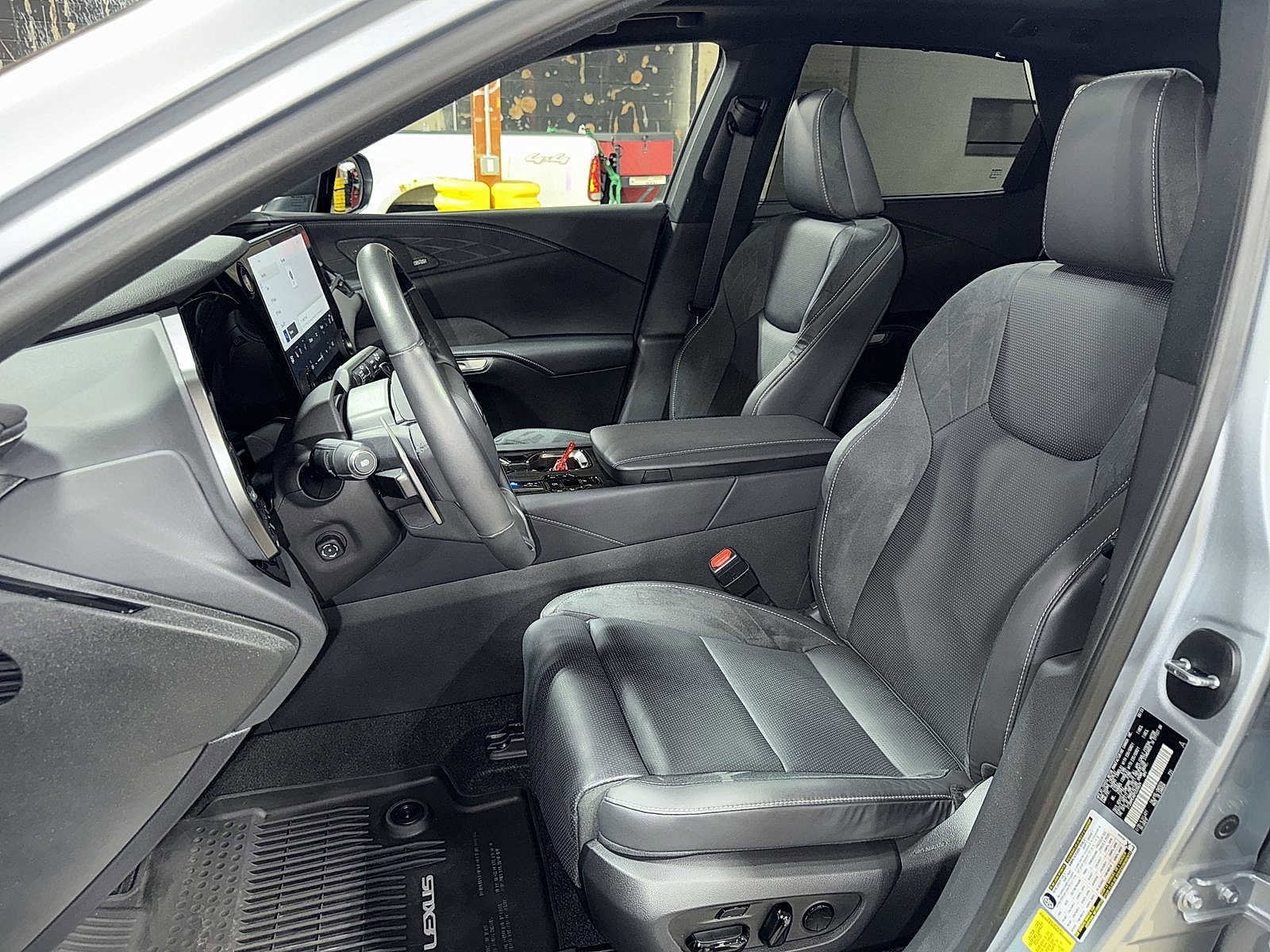 Thumbnail: 2023 Lexus RX - 15