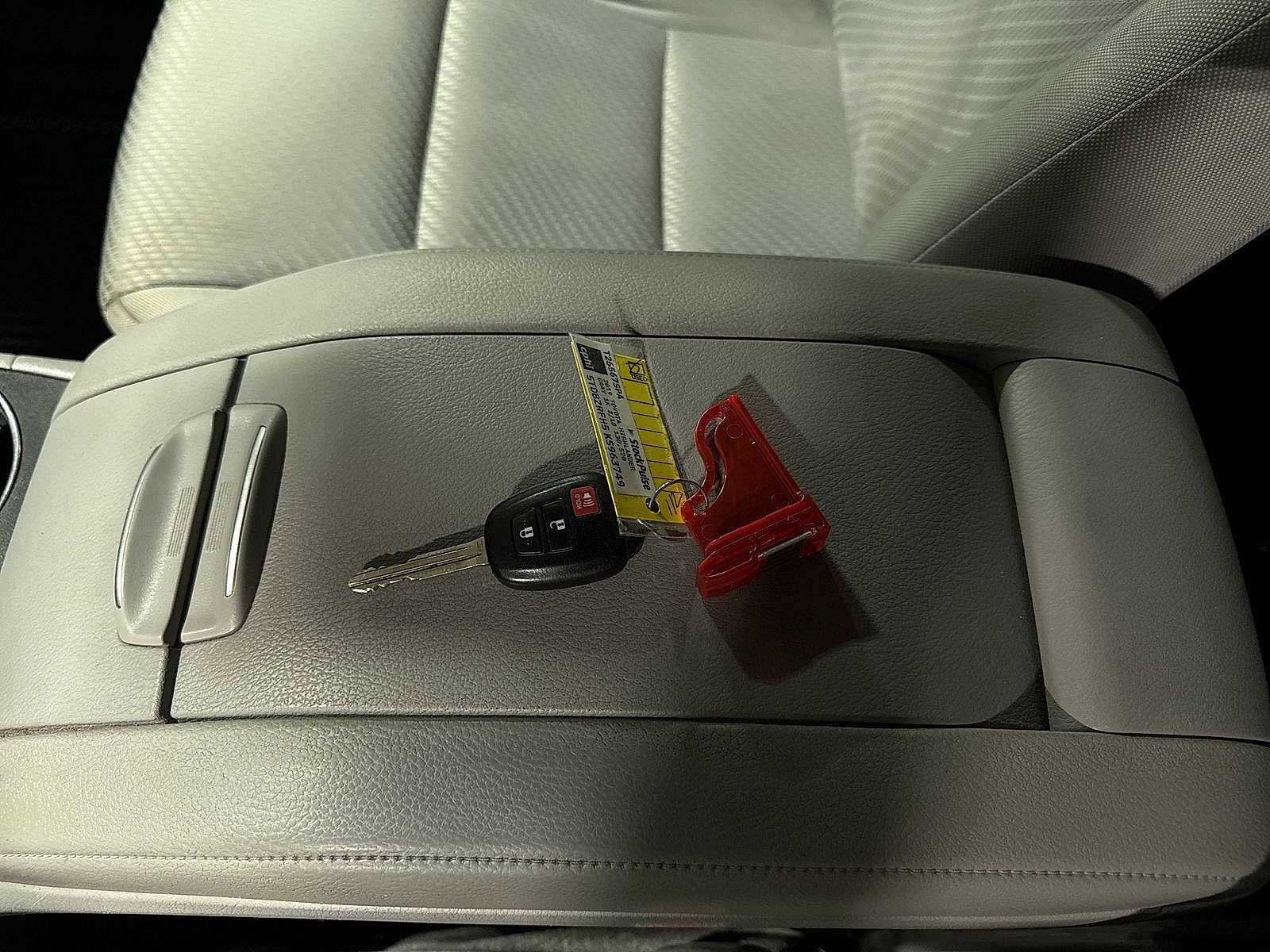 Thumbnail: 2019 Toyota Highlander - 32