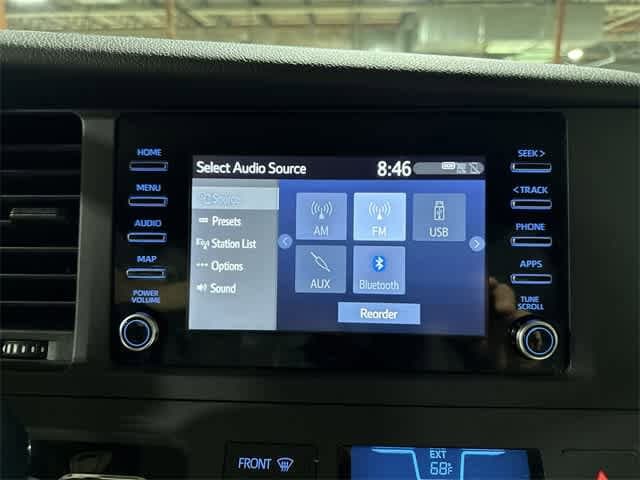 2020 Toyota Sienna SE 21