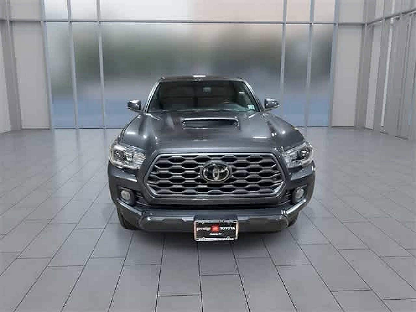 Thumbnail: 2022 Toyota Tacoma - 10