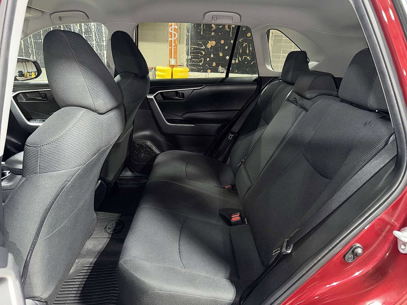 Thumbnail: 2020 Toyota RAV4 - 17