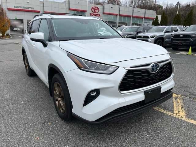 Thumbnail: 2022 Toyota Highlander - 3