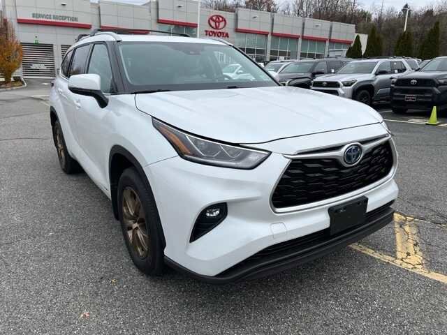 2022 Toyota Highlander Hybrid XLE photo 3