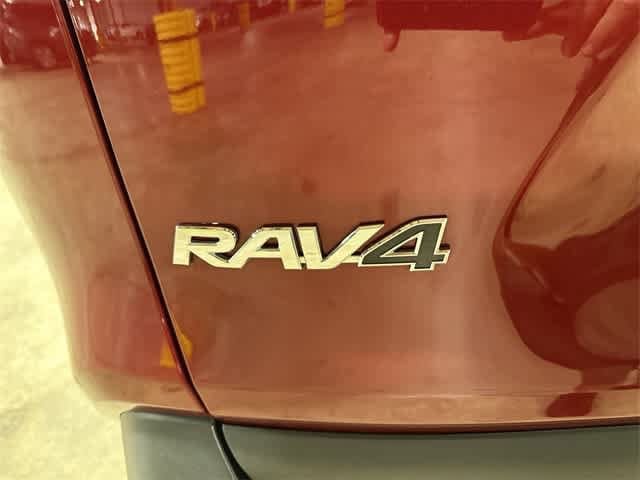 2022 Toyota RAV4 LE 24